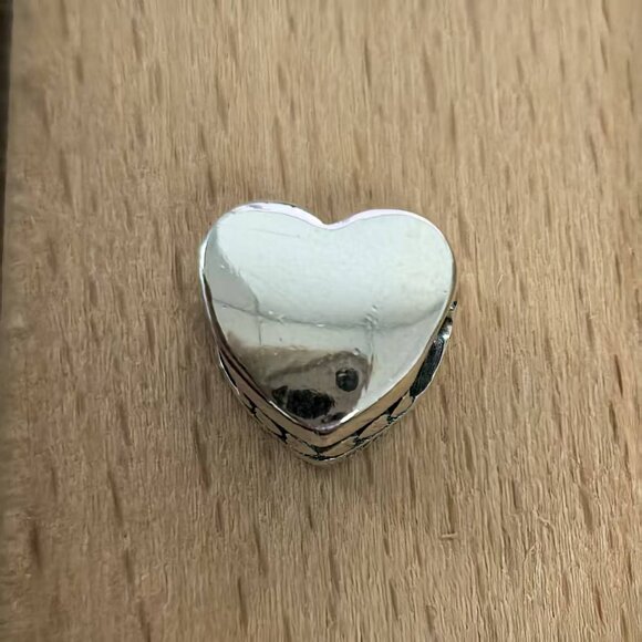 Pandora Guatemala Exclusive Travel Heart Charm Pendant, S925 Silver Bracelets - Picture 2 of 4